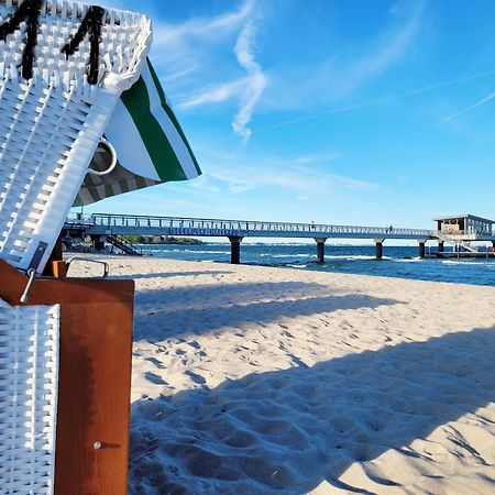 Strandnahe Moderne: Ferienwohnung mit Parkplatz und Garten Scharbeutz Exterior photo