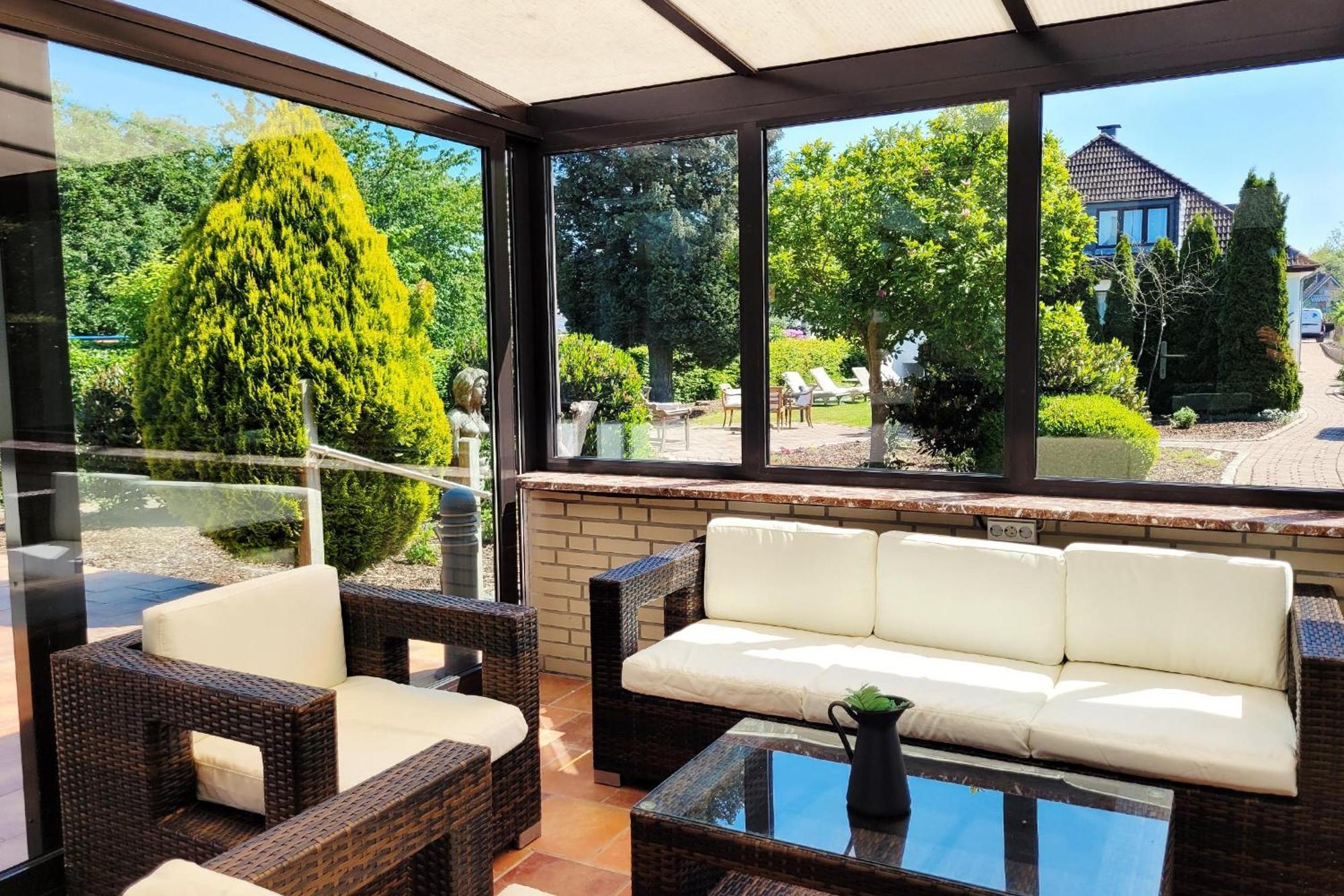 Strandnahe Moderne: Ferienwohnung mit Parkplatz und Garten Scharbeutz Exterior photo
